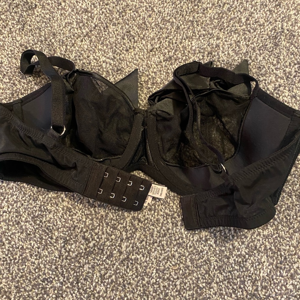 Black bra - Picture 2 of 3
